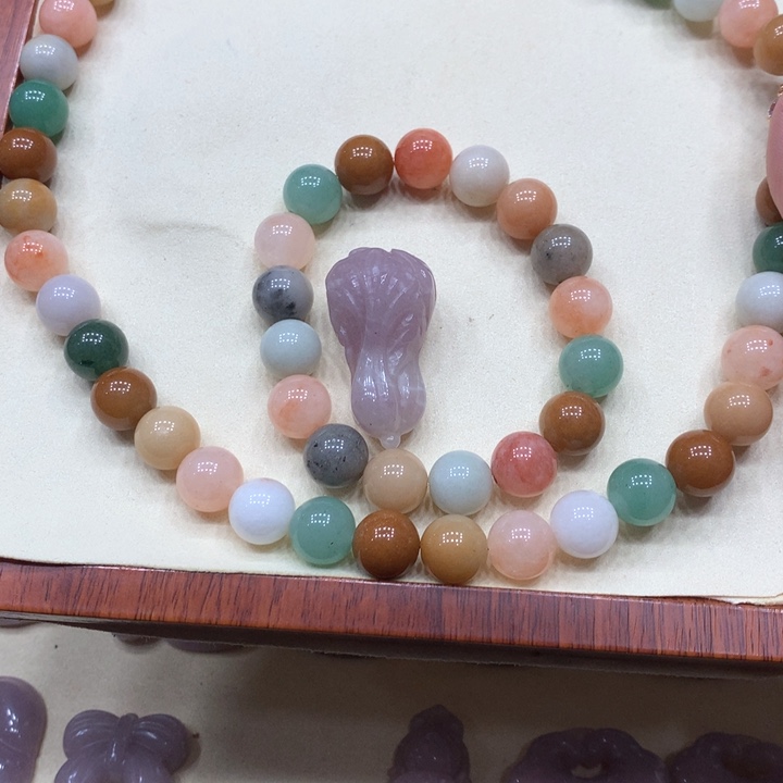 石英质玉颈饰未镶嵌?****）