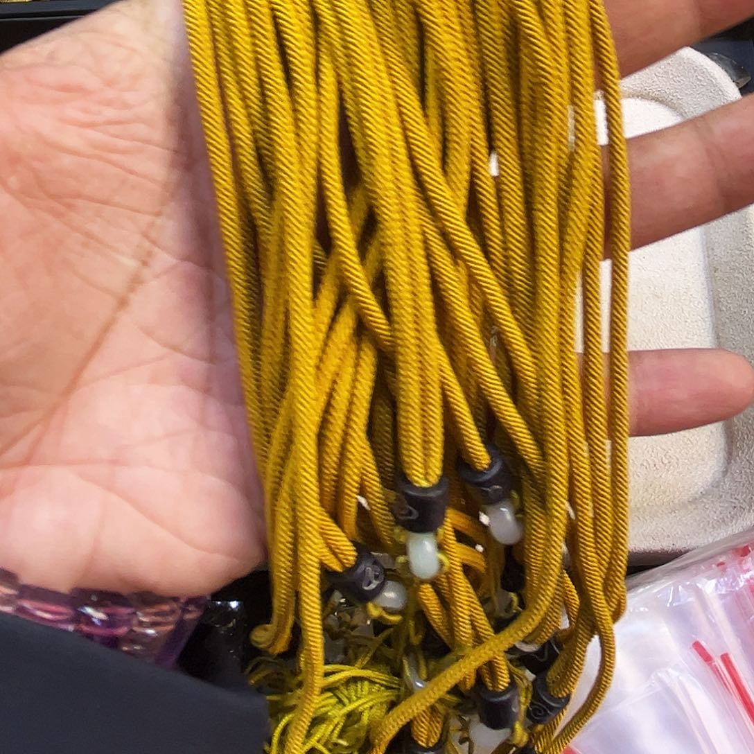 未镶嵌颈饰水晶身子