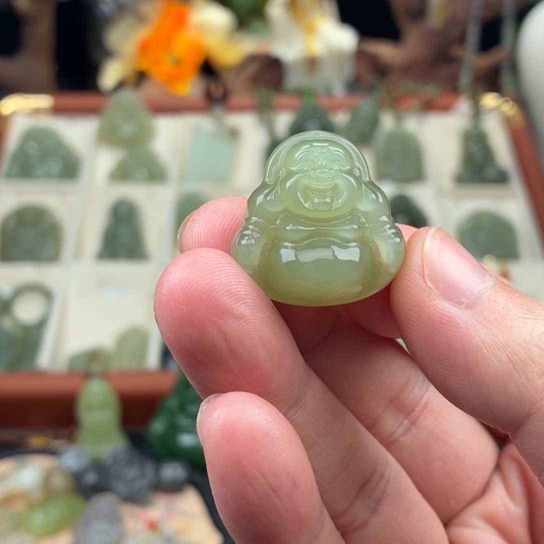 吴***姐和田玉未镶嵌颈饰