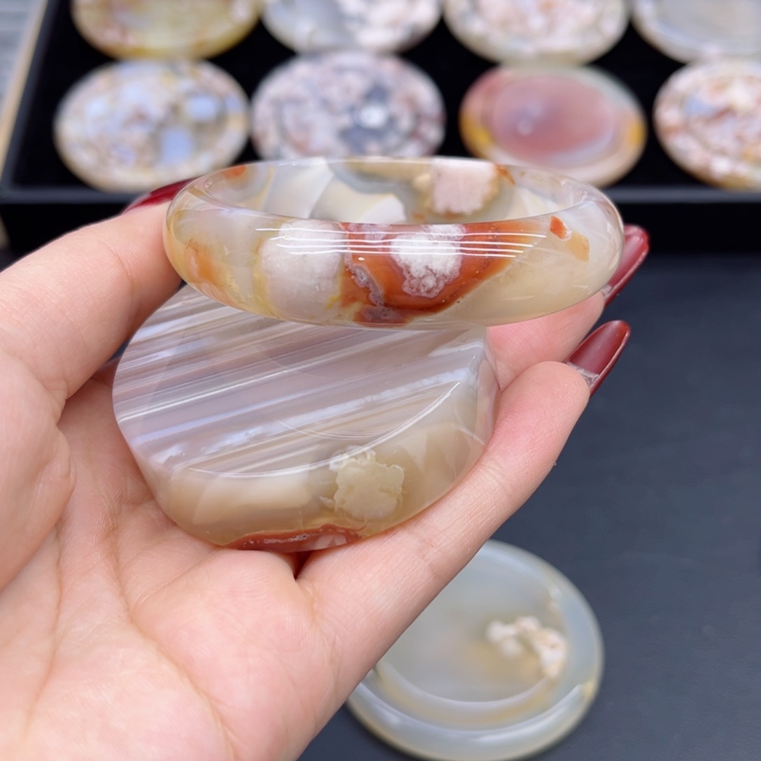 玛瑙/玉髓手镯未镶嵌56