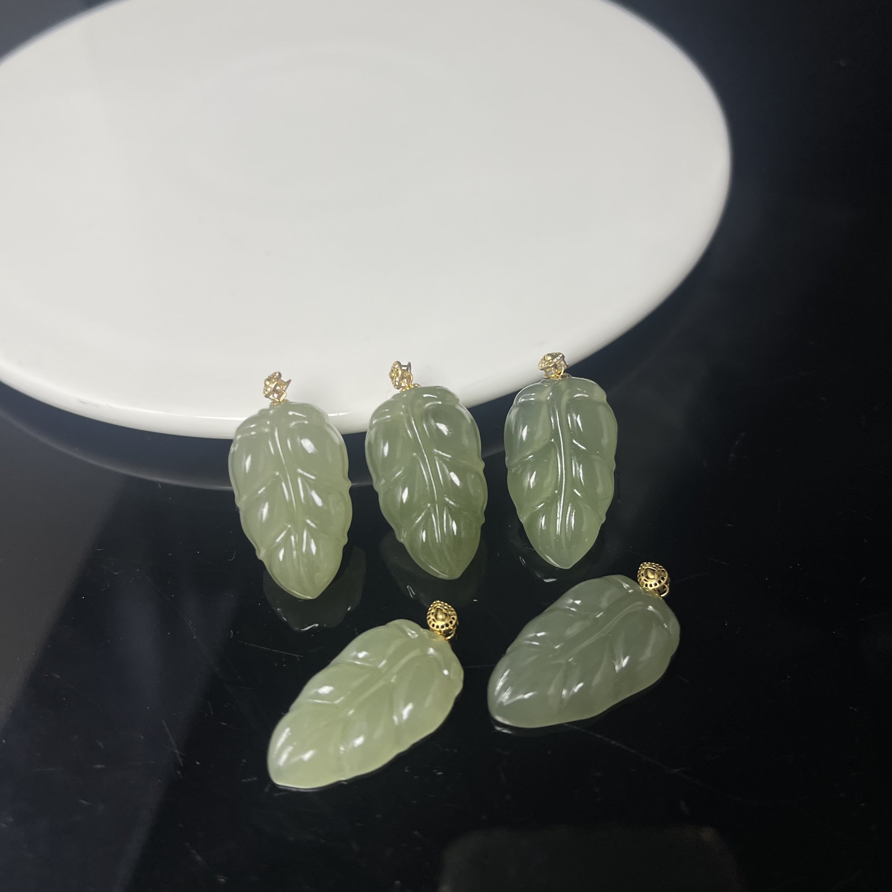 18k金和田玉叶子挂件 (多样性发1件) D1526