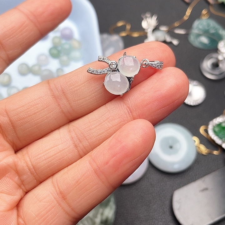 翡翠颈饰未镶嵌请****?吊坠