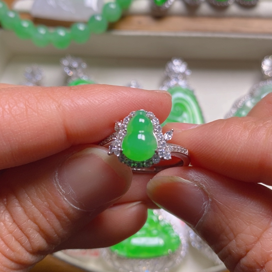 翡翠颈饰银S925镶嵌葫芦女戒