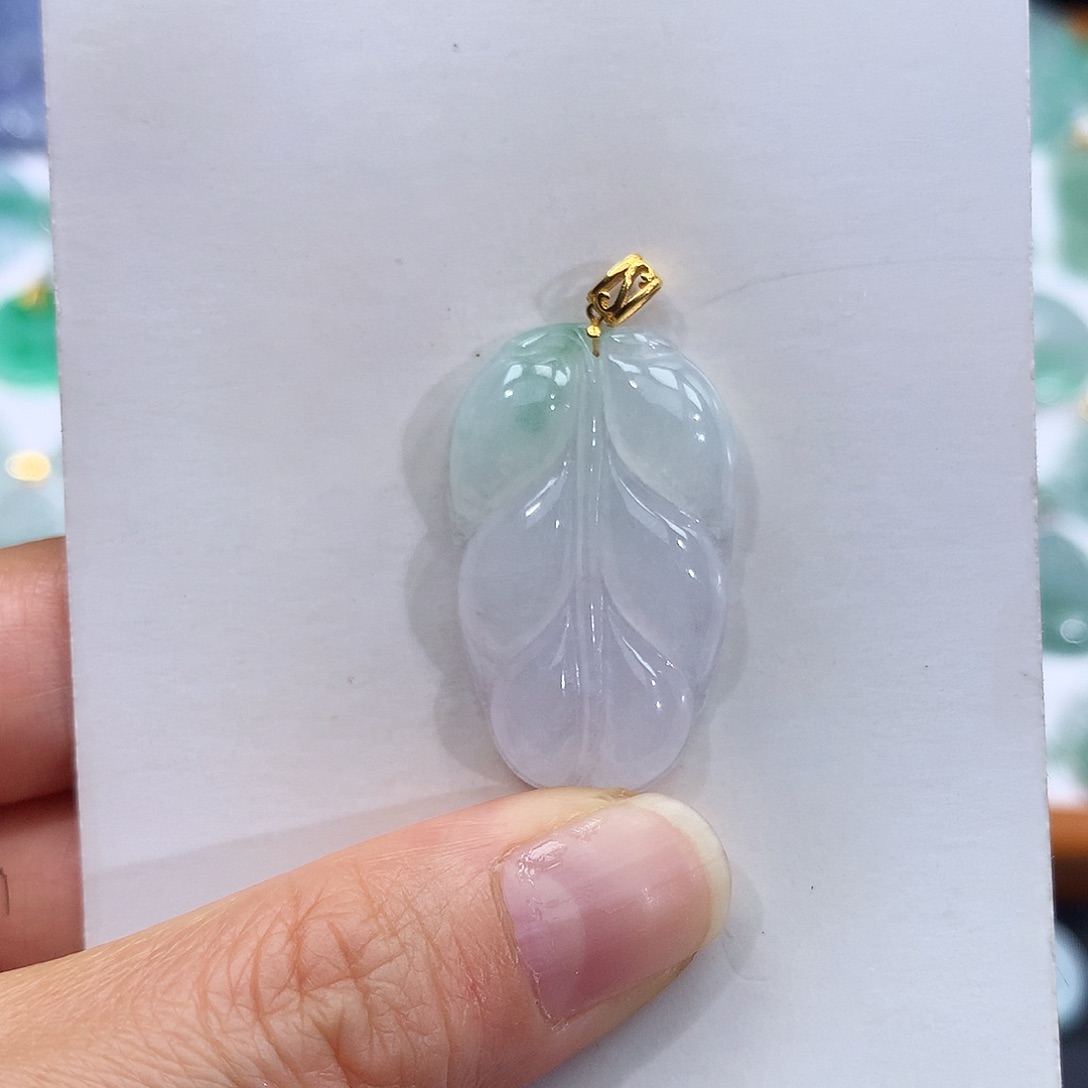 翡翠18K金镶嵌颈饰翡翠吊坠