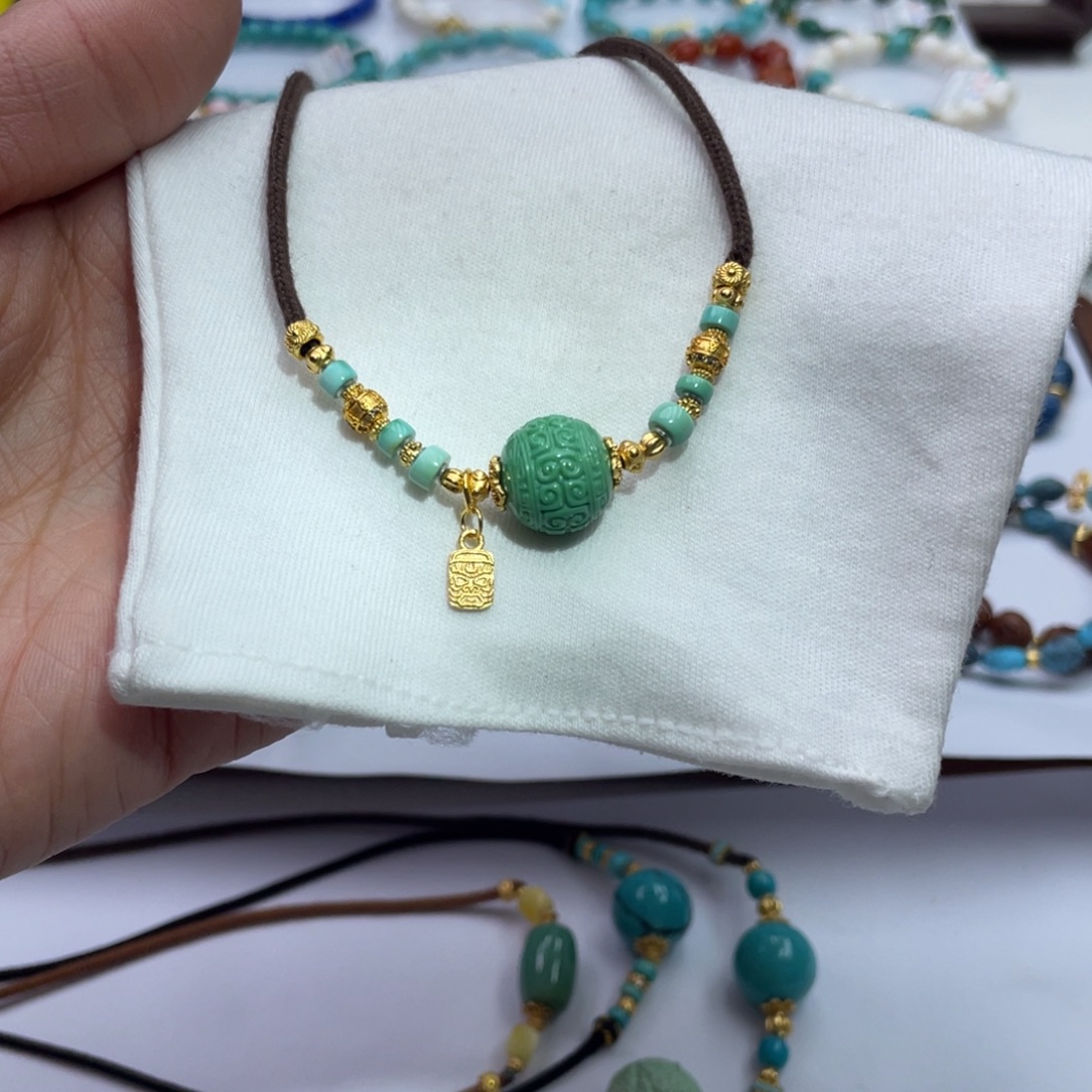 绿松石未镶嵌颈饰