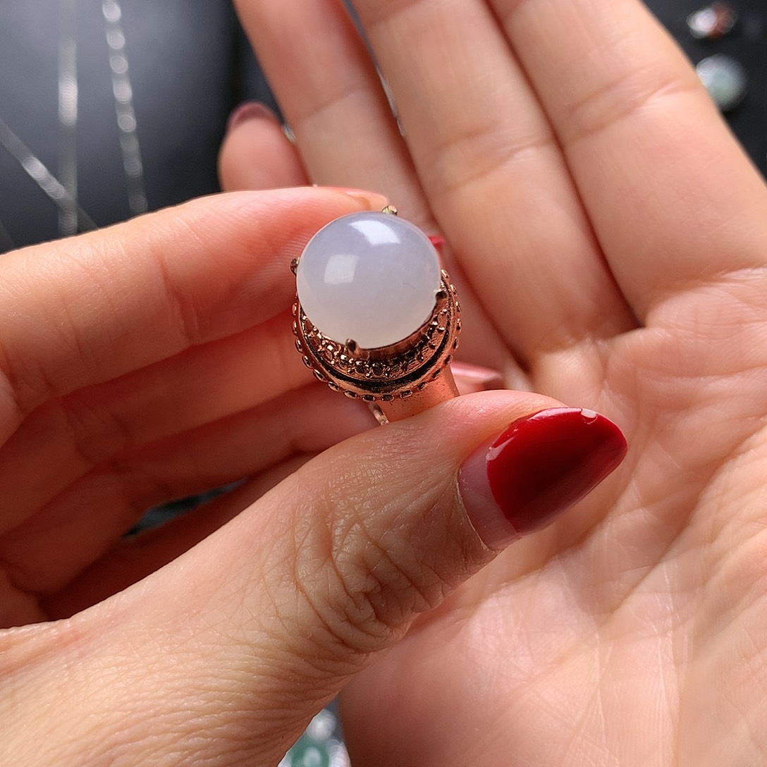 翡翠颈饰未镶嵌牛**?