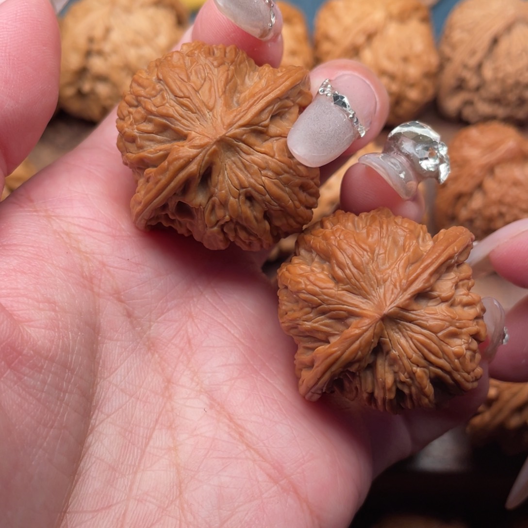 文玩核桃吊坠全品，红皮山地正磨37