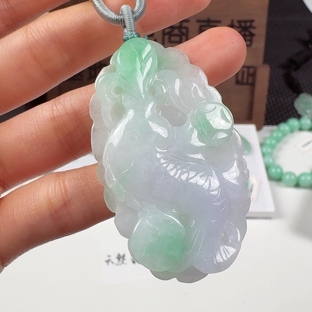 翡翠未镶嵌颈饰翡翠的