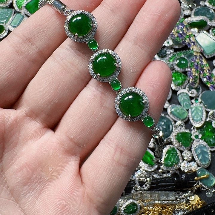 翡翠颈饰未镶嵌天然A货翡翠放漏