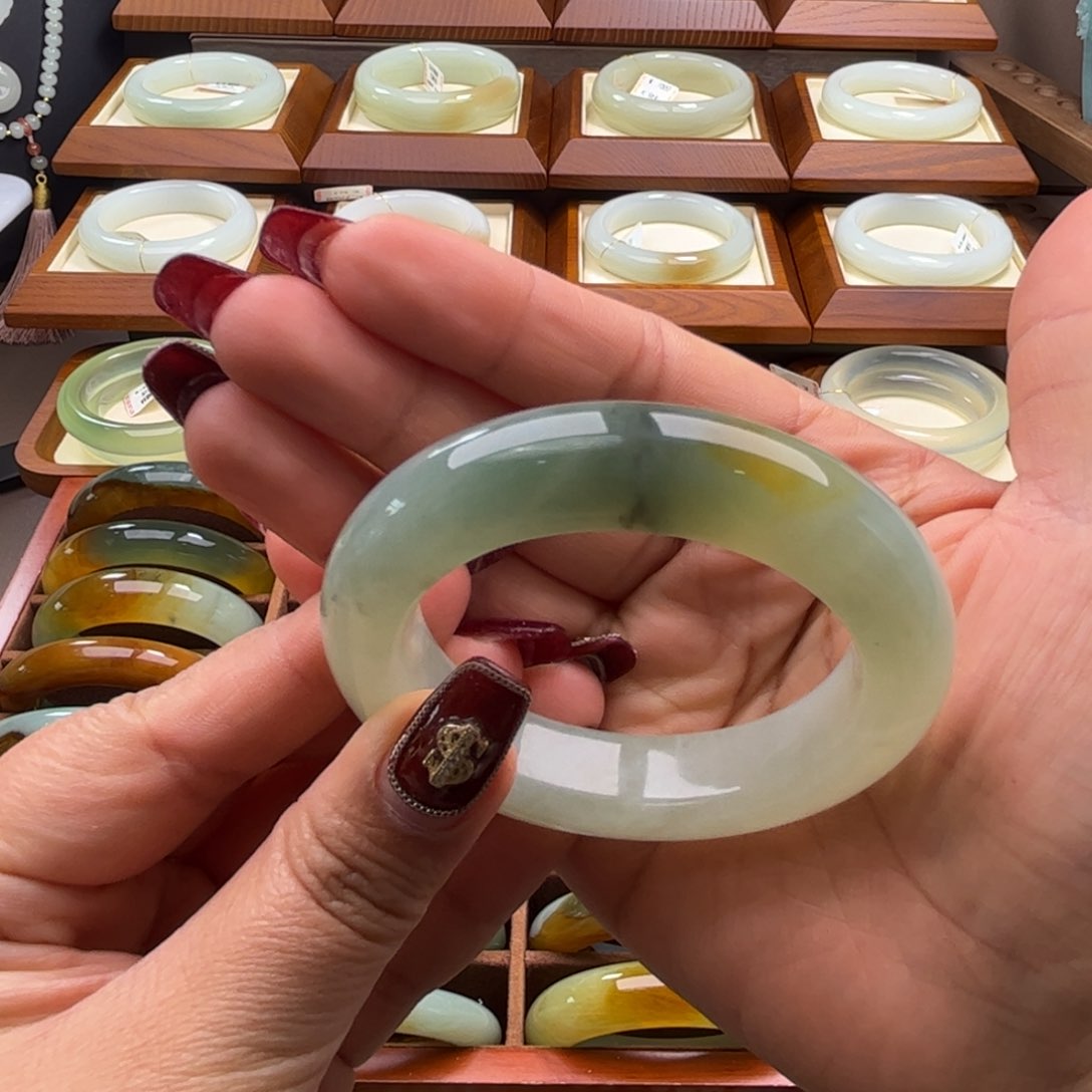 蛇纹石玉手镯未镶嵌