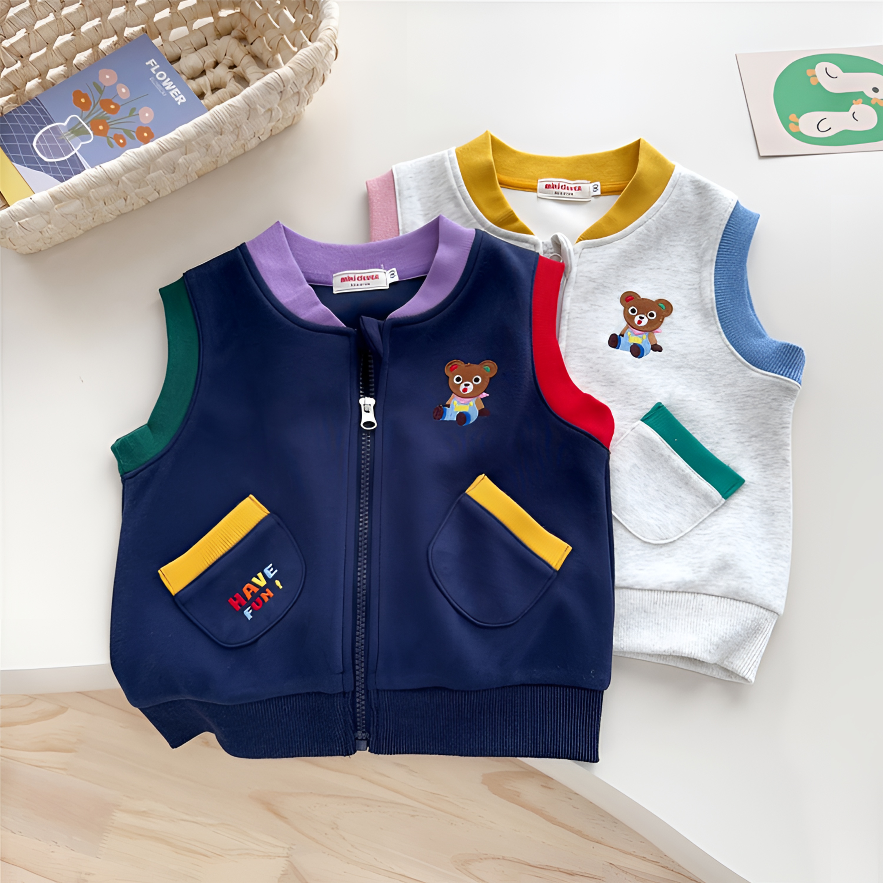 日系25新款男女童卡通小熊坐地拉链马甲