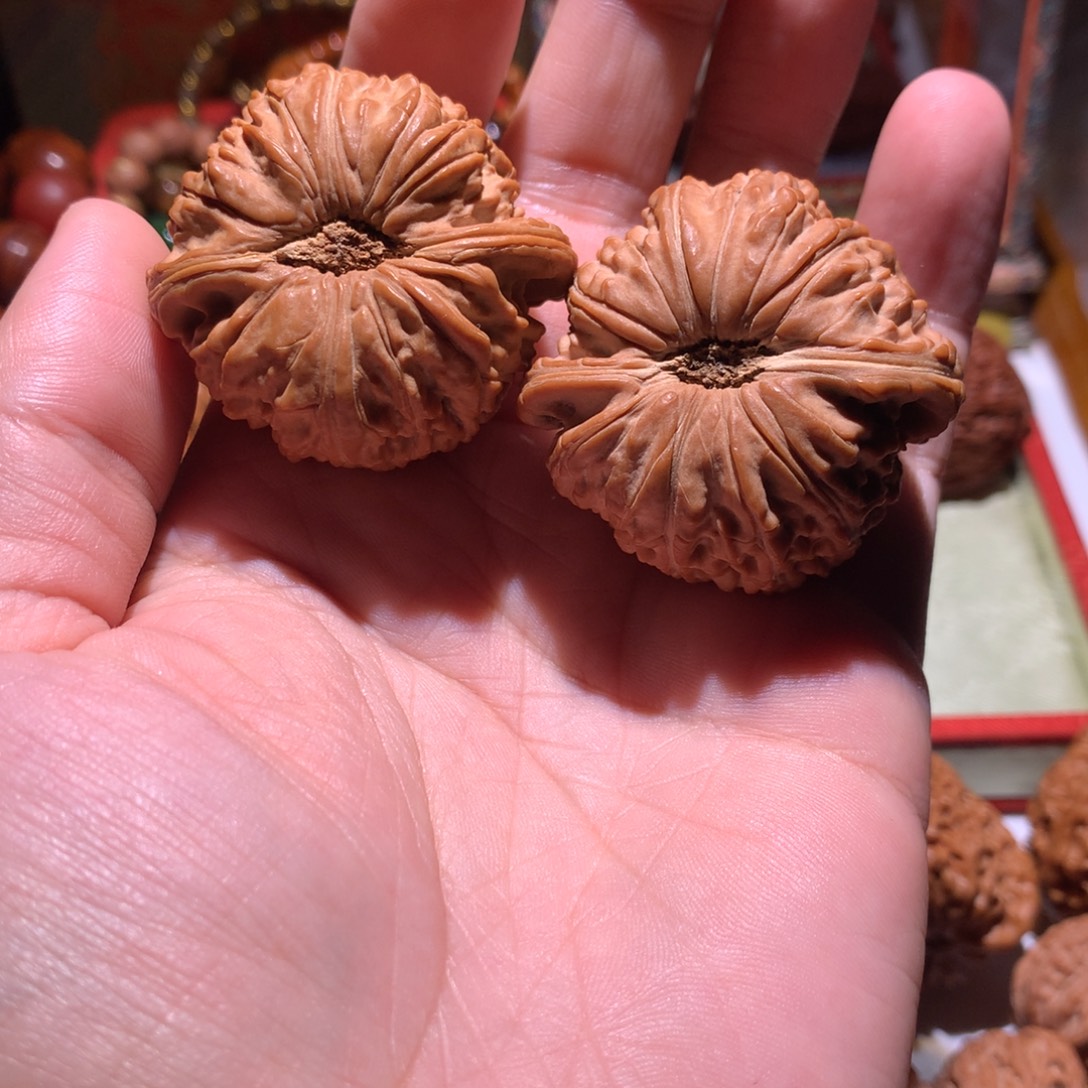 周***️文玩核桃把件46尺闷尖白狮子文玩核桃