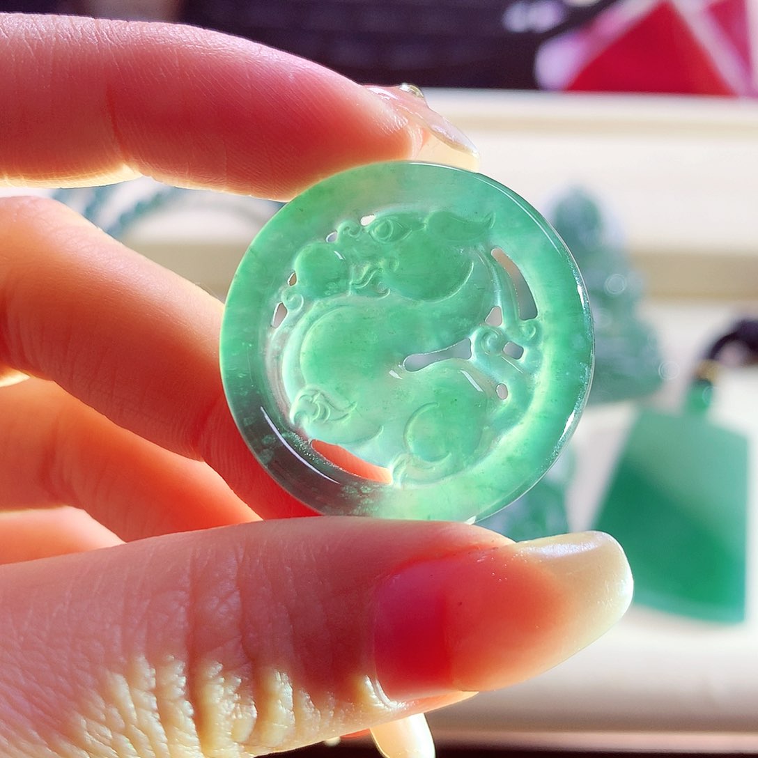 颈饰未镶嵌翡翠天然