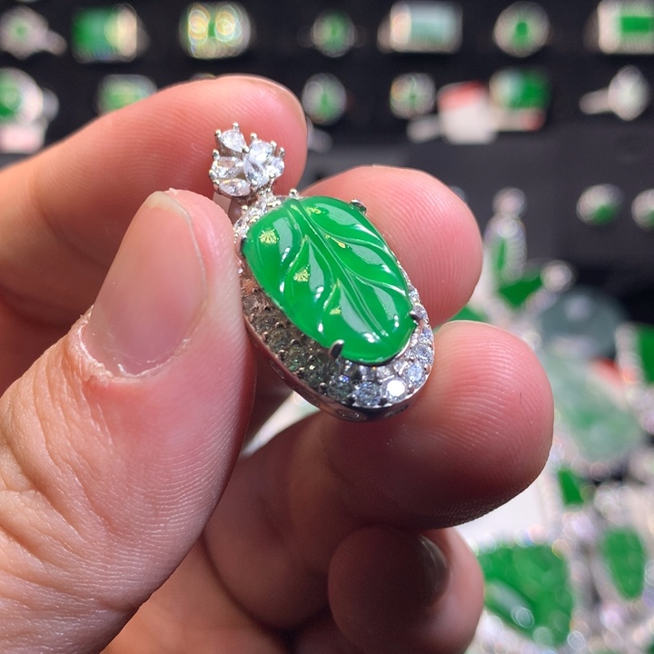 【闪购商品】翡翠吊坠(不含链)银S925镶嵌叶子