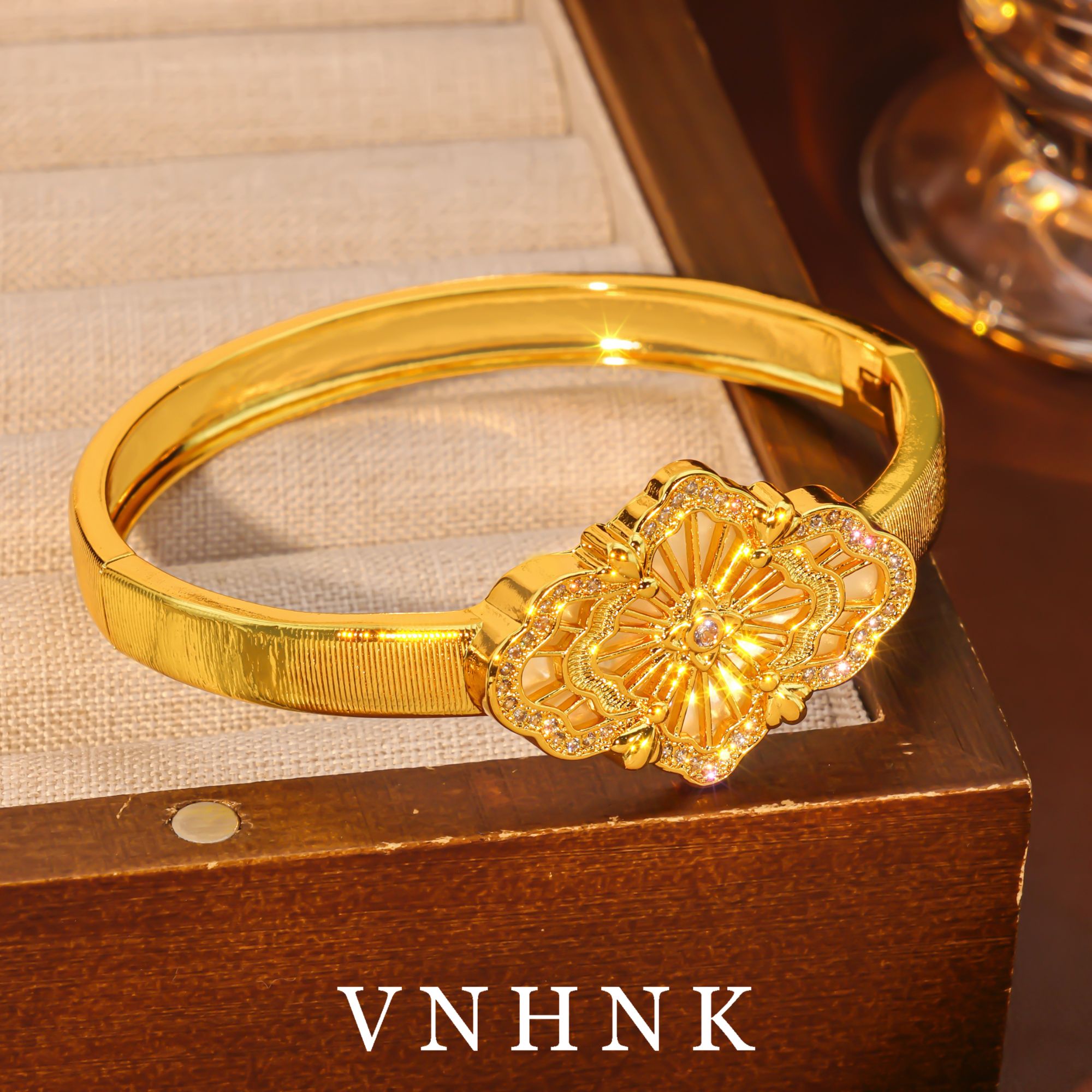 铜合金合成锆石手镯 美可儿   C122   金色气质时尚百搭手镯预售