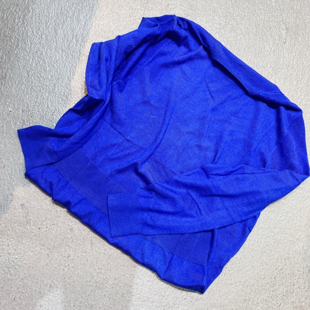 圆领宝蓝色针织长袖毛衣（次品）-果梓039