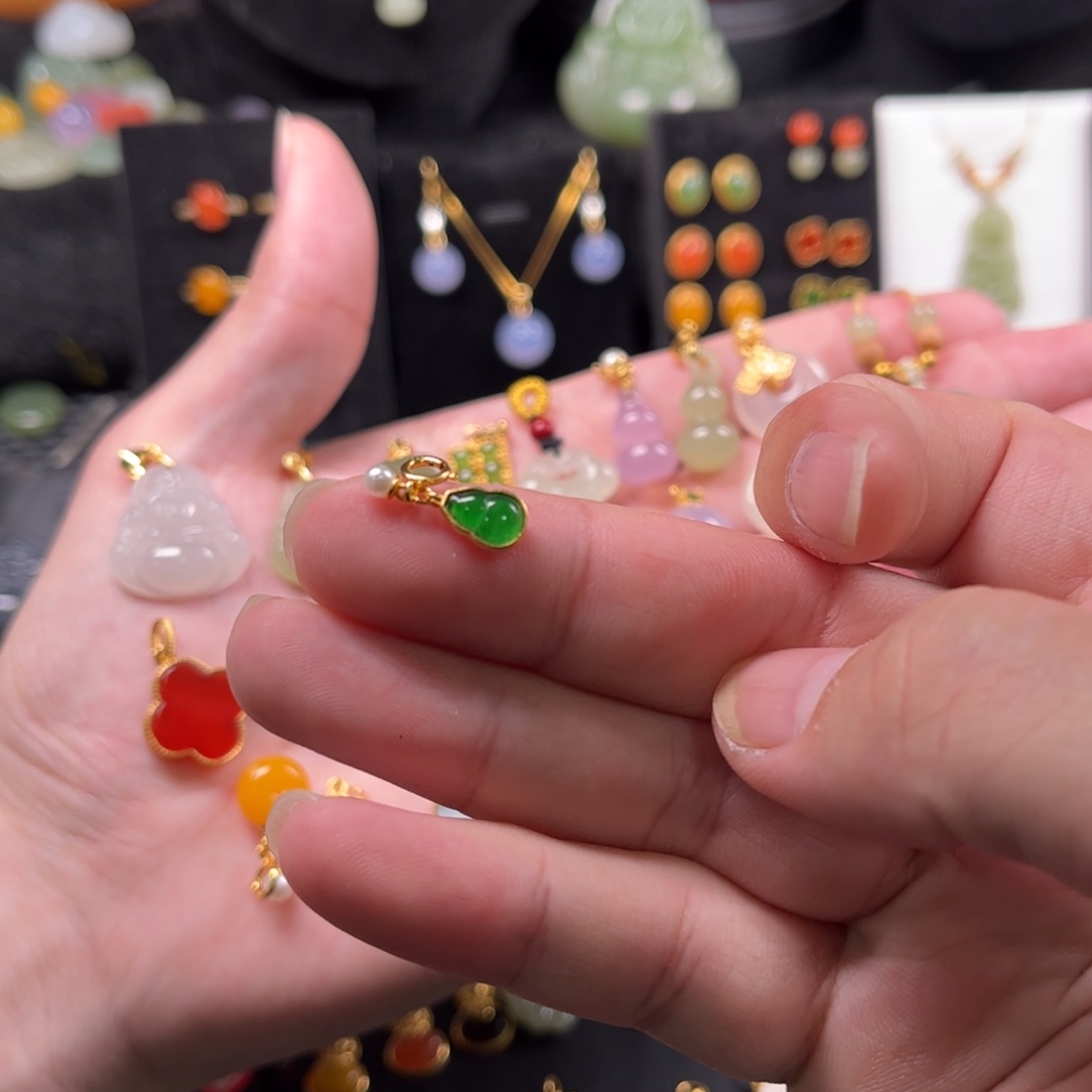 颈饰银S925镶嵌翡翠