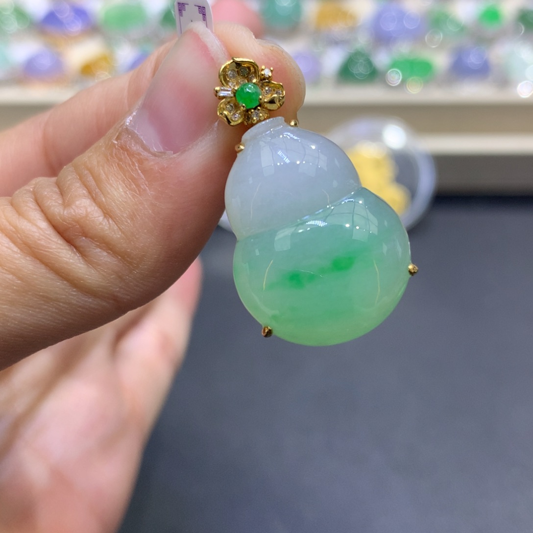 翡翠颈饰18K金镶嵌翡翠