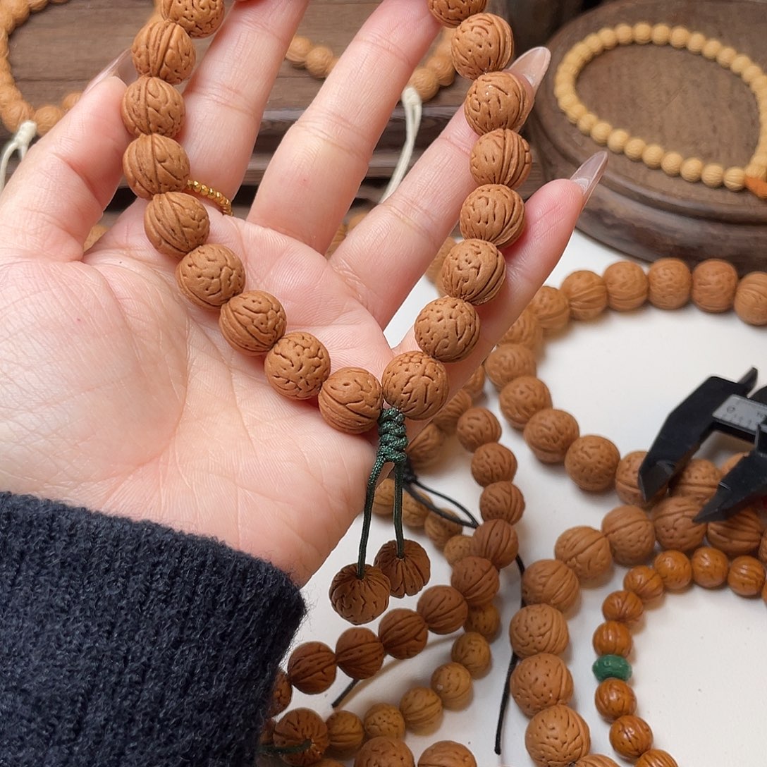 刘***亮12加野生红皮肌肉桃核手持