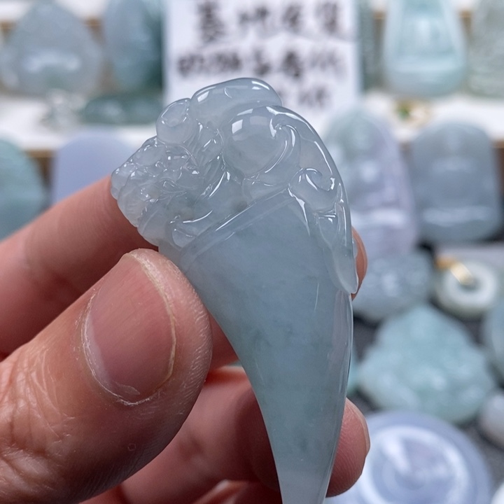 翡翠颈饰未镶嵌翡翠