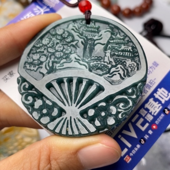 翡翠颈饰未镶嵌翡翠