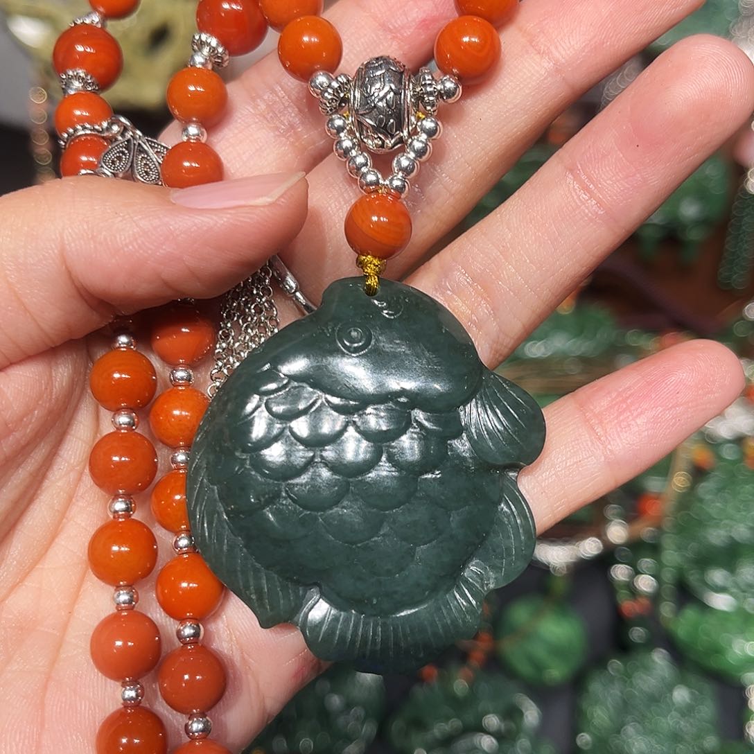 颈饰未镶嵌和田玉（糖玉）