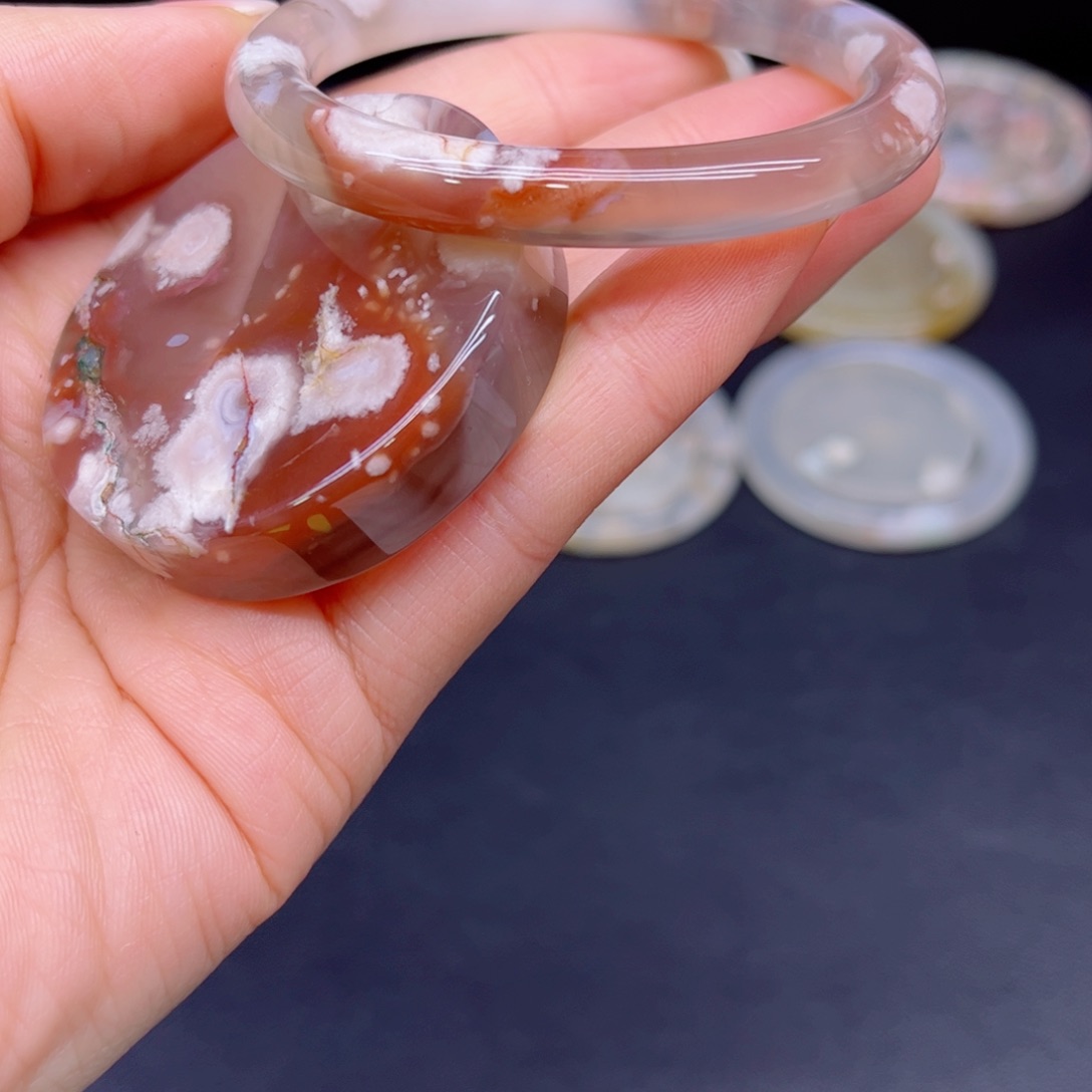 翔***业玛瑙/玉髓未镶嵌手镯52