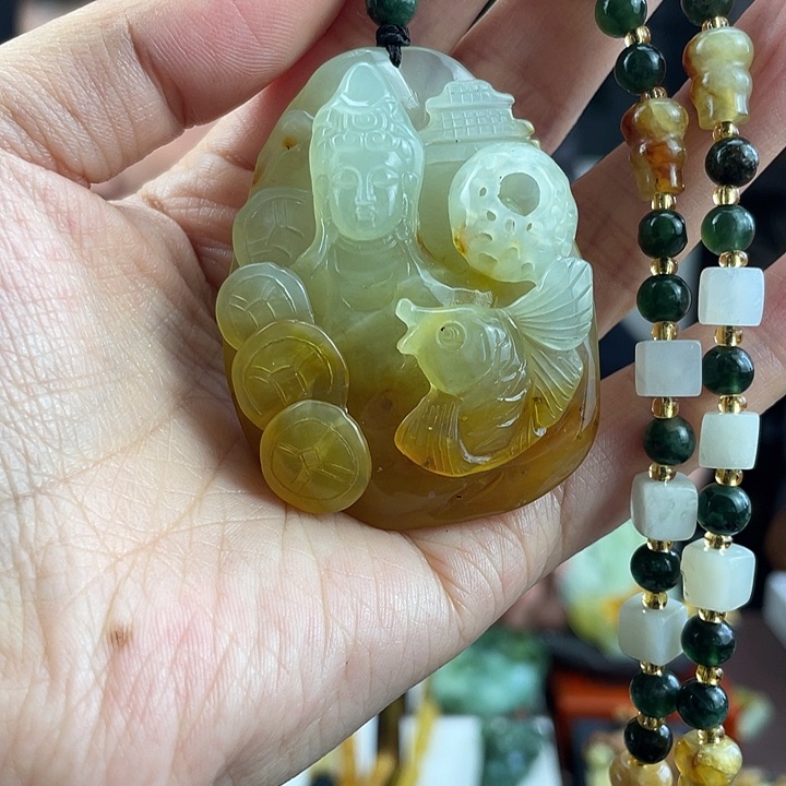 蛇纹石玉未镶嵌颈饰