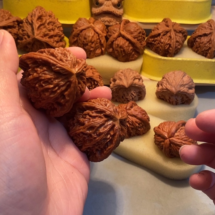 龍***爺文玩核桃吊坠家家户户必备