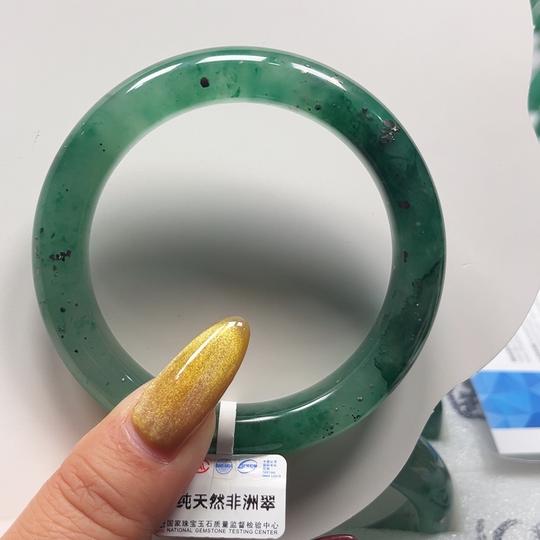 石英质玉（非洲翠）未镶嵌手镯