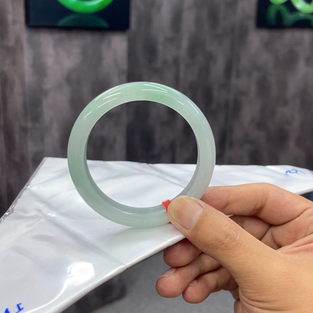 未镶嵌手镯翡翠风**起未镶嵌翡翠