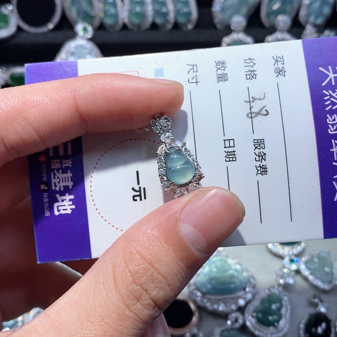 翡翠项链未镶嵌翡翠