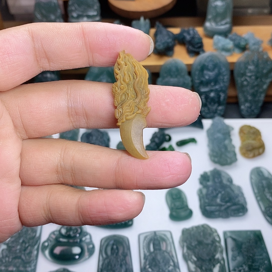 定制翡翠未镶嵌牙