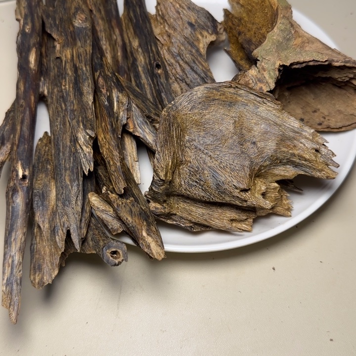 树脂制品公*哥野生棋楠196克原母树虫漏189克