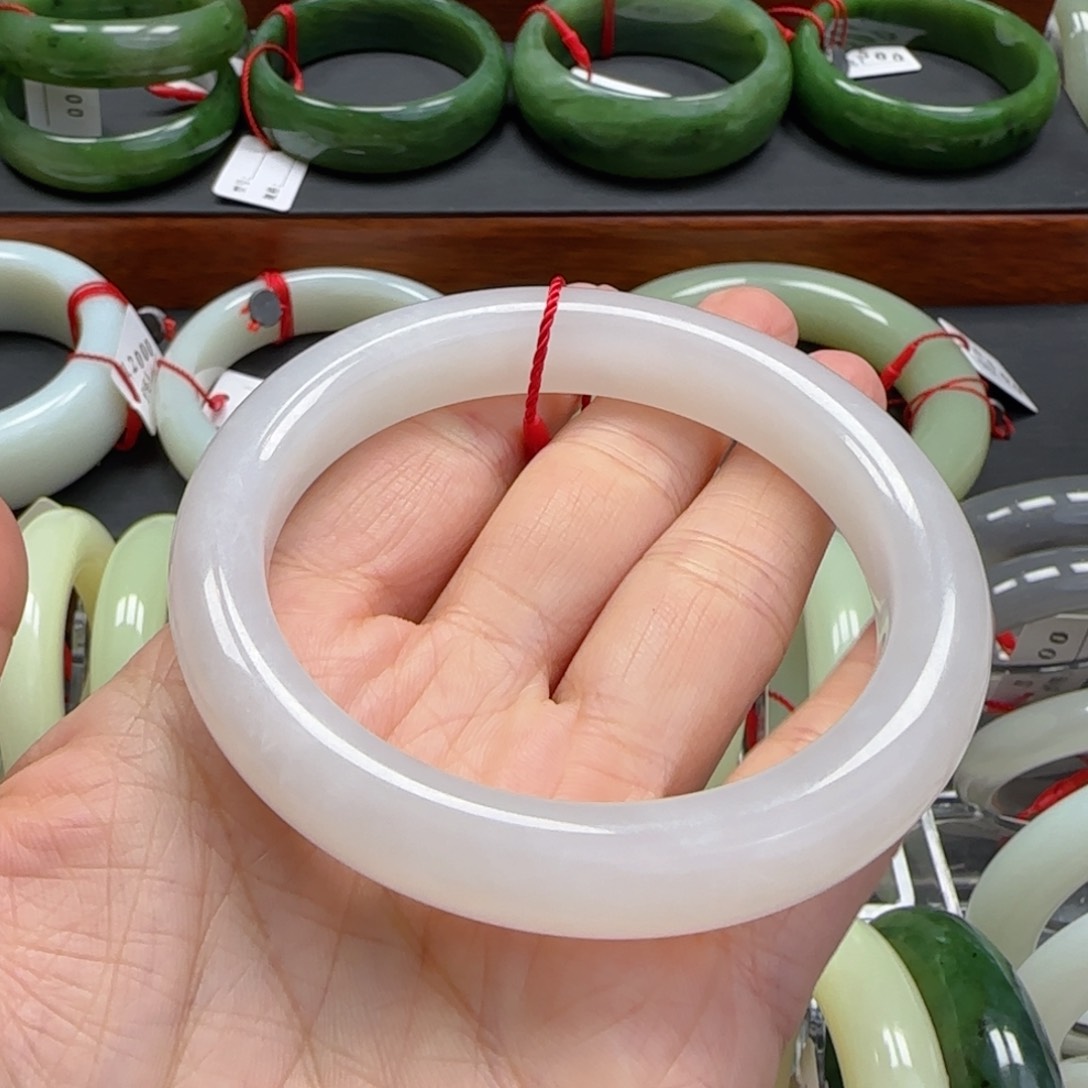 和田玉未镶嵌手镯