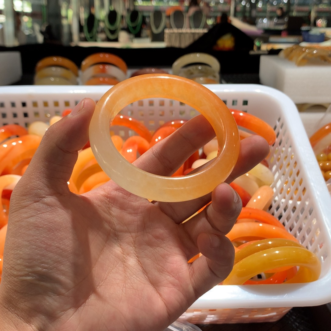 未镶嵌手镯石英岩玉Y****