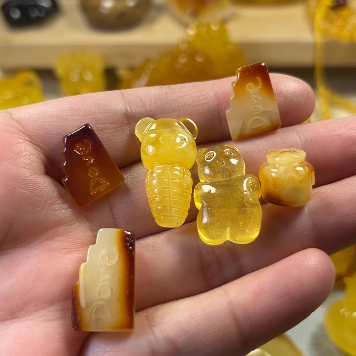 琥珀颈饰未镶嵌琥珀蜜蜡