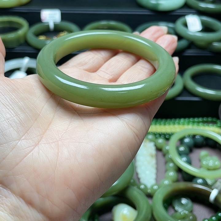 和田玉未镶嵌手镯