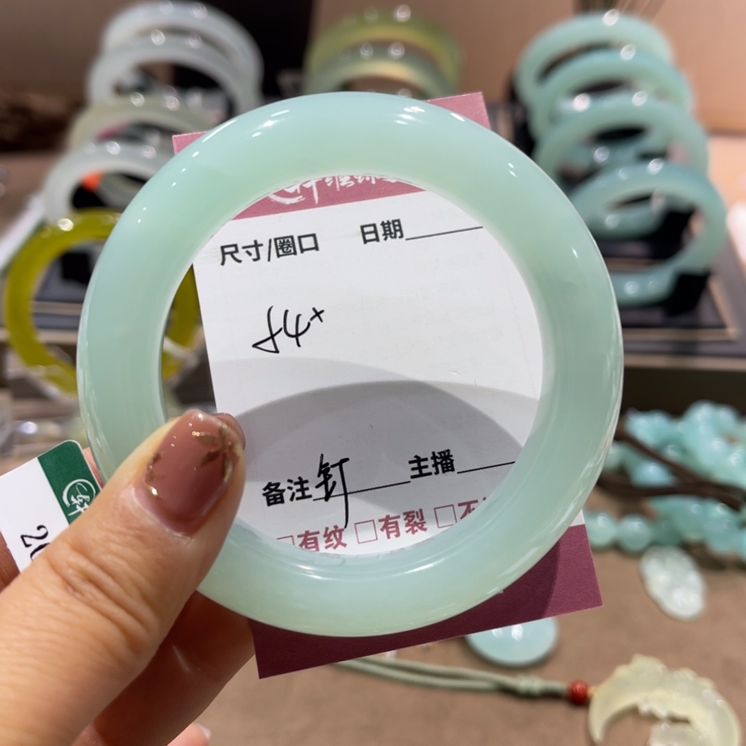 蛇纹石玉手镯未镶嵌钉**…