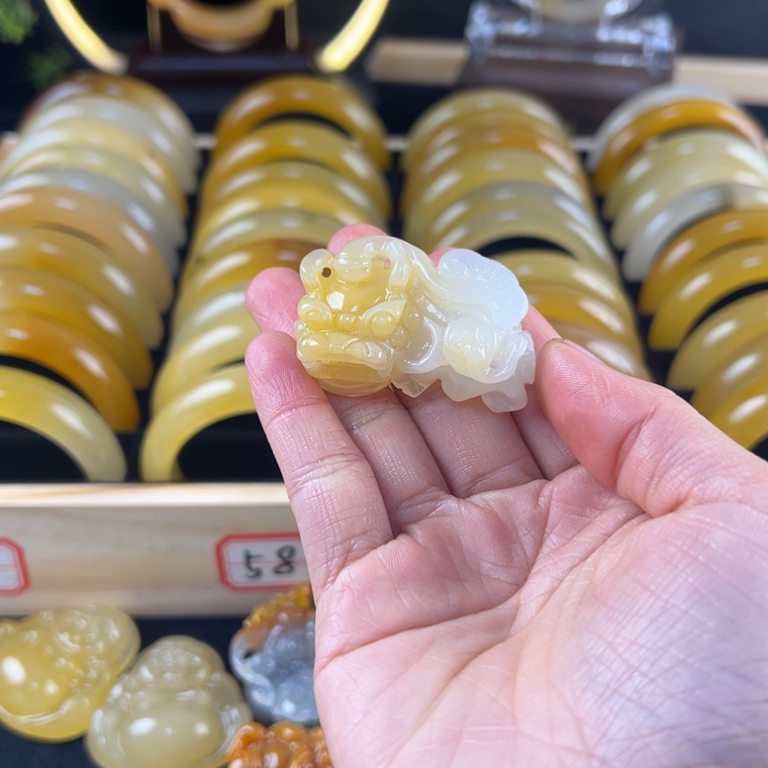 枕***她非金属貔貅吊坠01