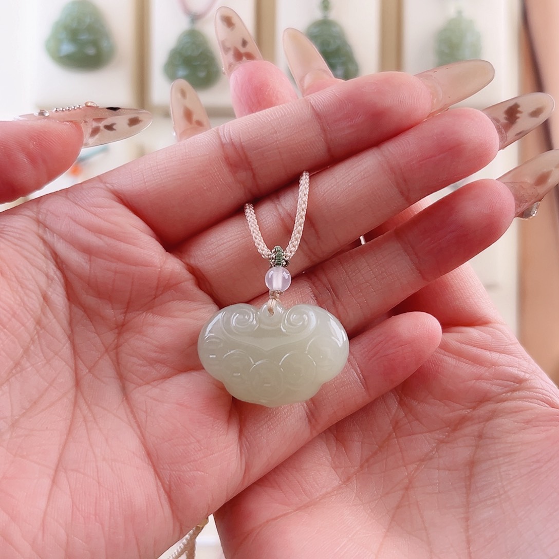 和田玉未镶嵌吊坠(赠链)°**吖