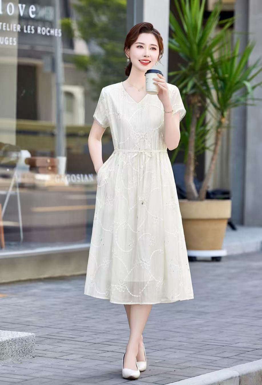 白月光纯色新款钩花气质时尚修身显瘦中长款裙