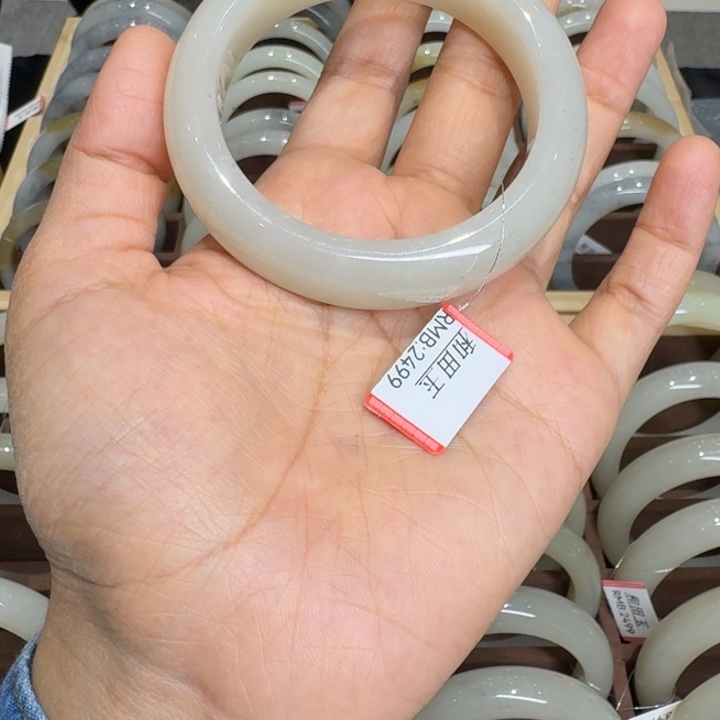 和田玉（糖玉）未镶嵌手镯