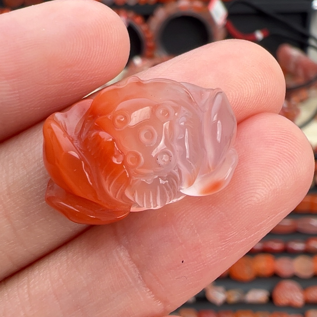 南红玛瑙未镶嵌颈饰荷花吊坠