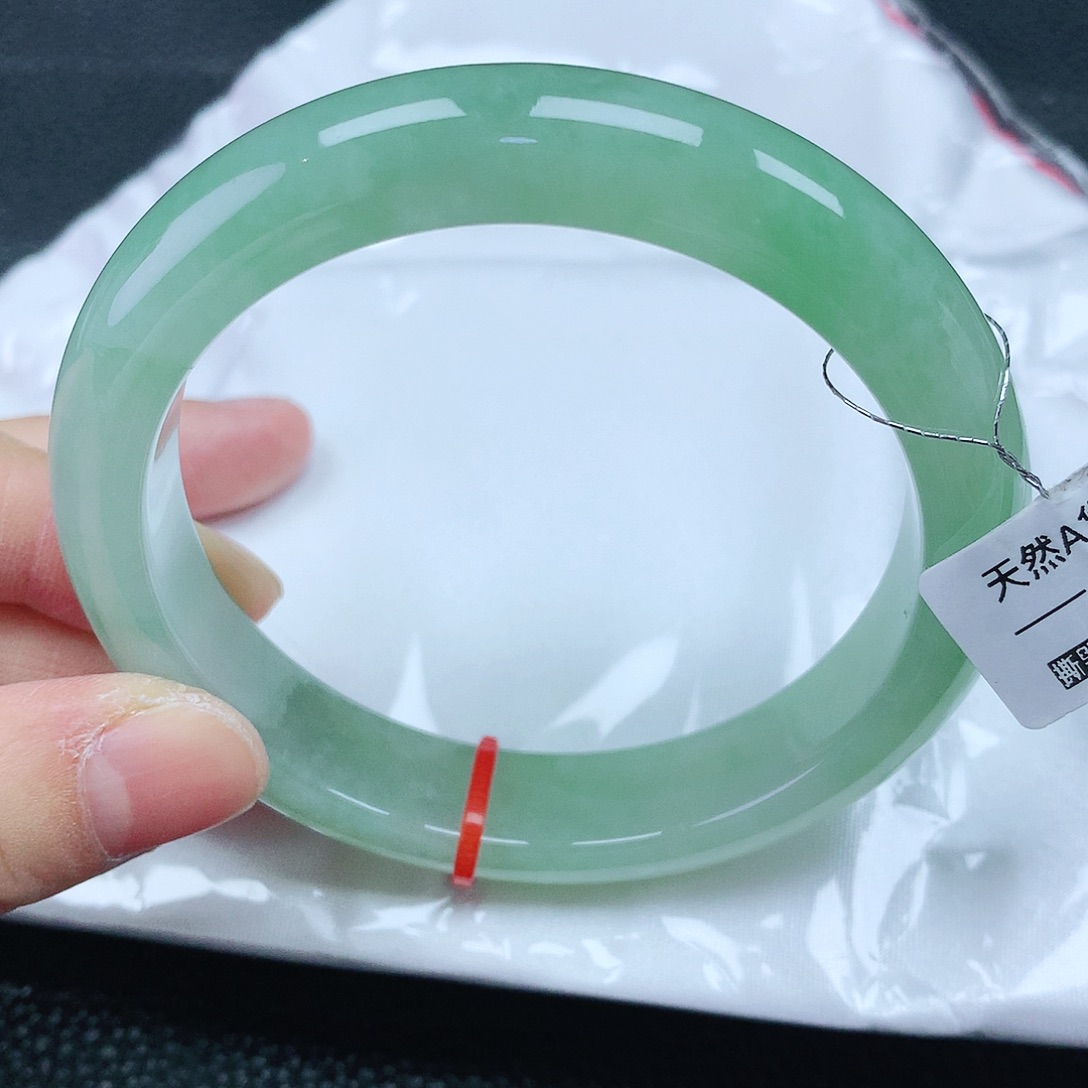 翡翠手镯未镶嵌59圈