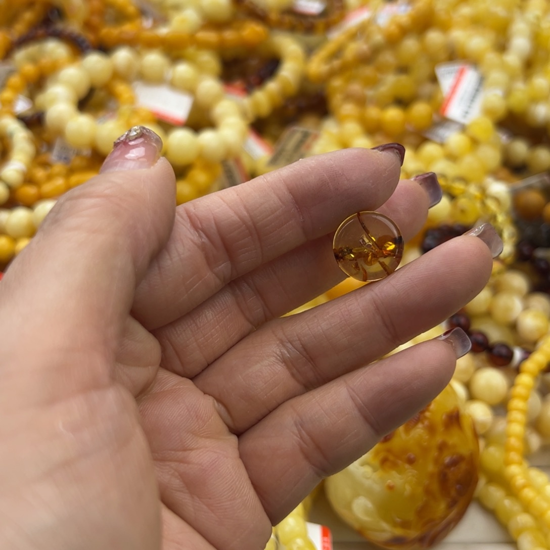 琥珀珠宝奇石未镶嵌