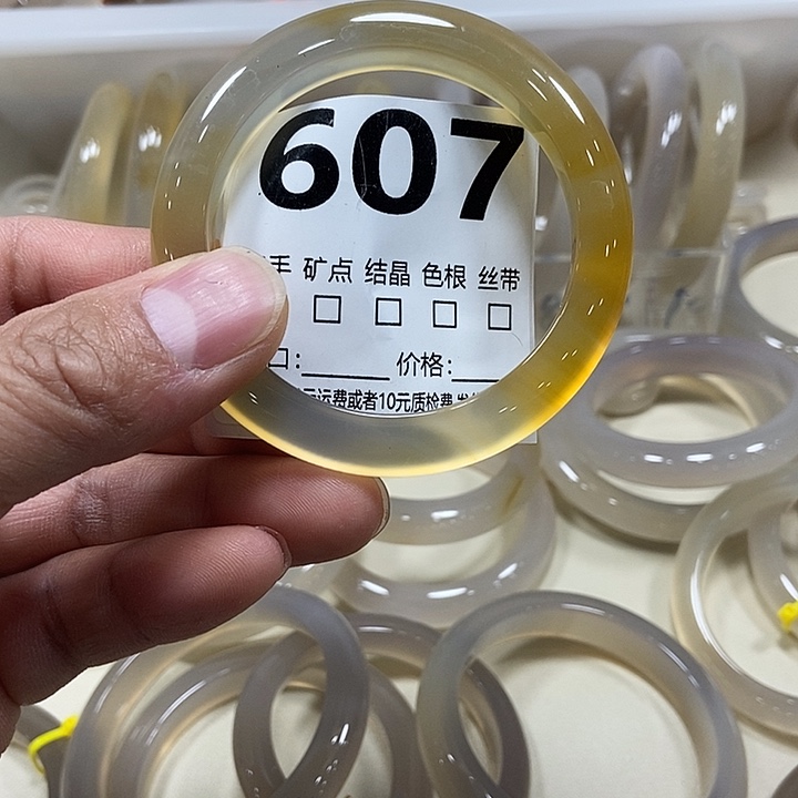 椰***ᶻ玛瑙/玉髓未镶嵌手镯