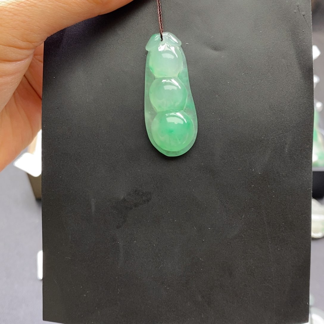 石英质玉未镶嵌颈饰十*