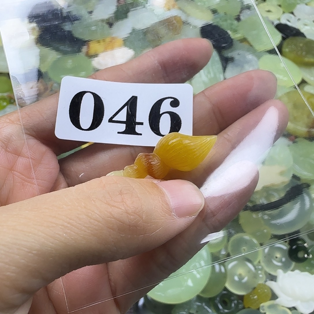 蛇纹石玉未镶嵌岫玉吊坠