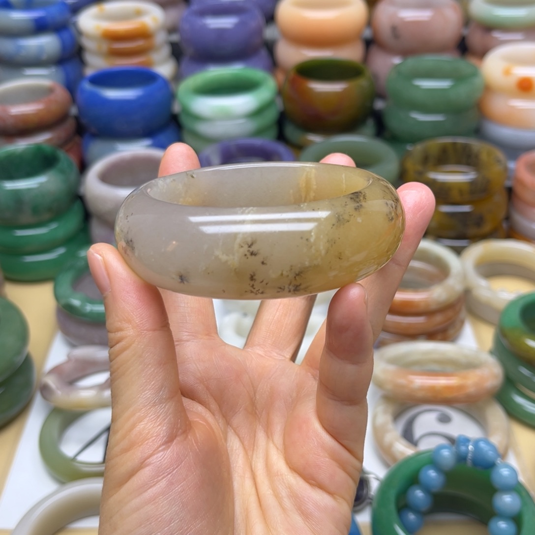 石英质玉未镶嵌手镯